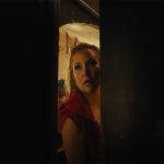 Kate Hudson confronta clientes do clube de strip em Mona Lisa e a Lua de Sangue