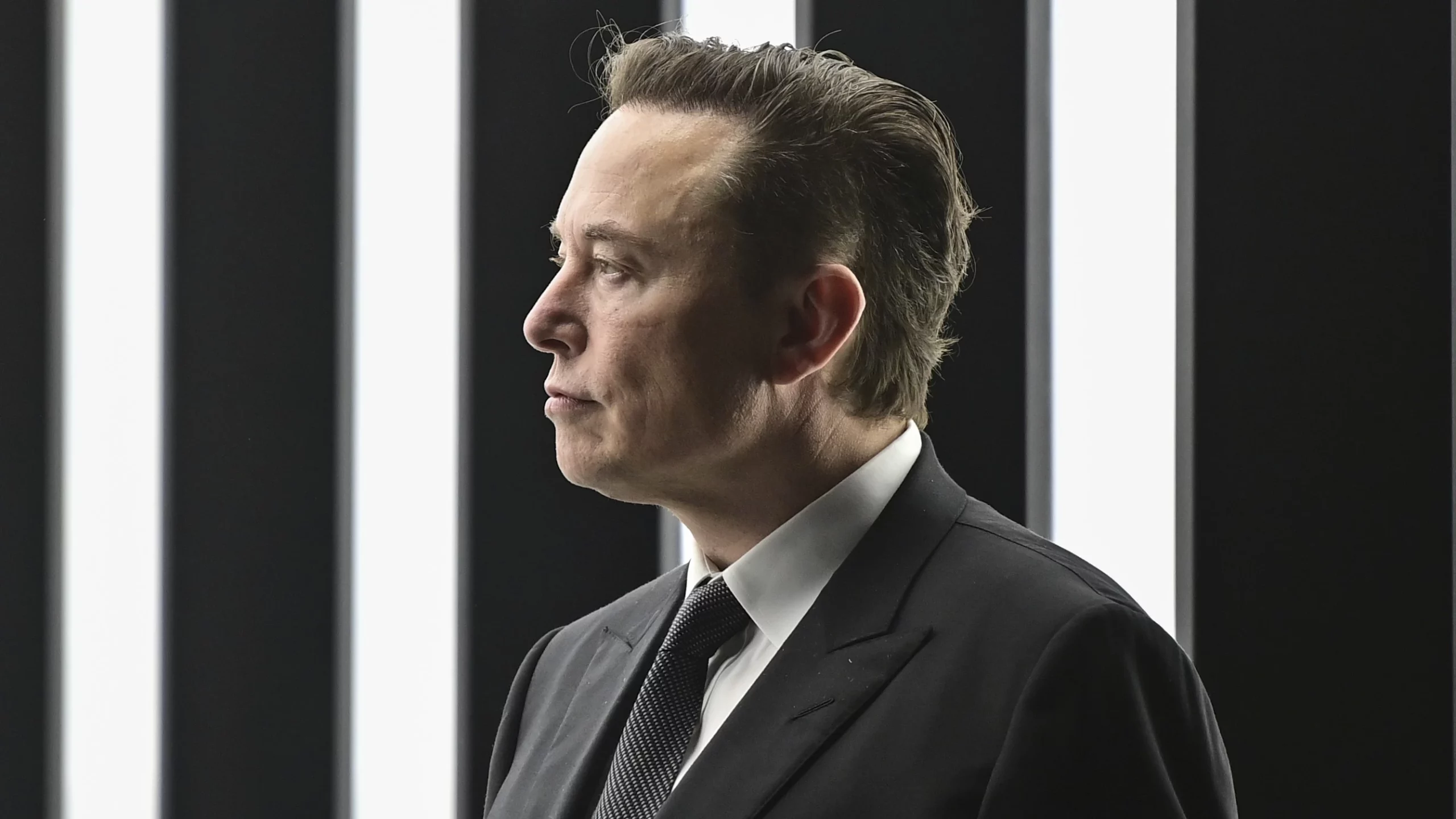 Elon Musk concorda em concluir acordo com o Twitter por preço original de 44 bilhões de dólares encerrando briga legal