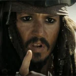 Jerry Bruckheimer refuta a alegação de Margot Robbie de que 'Piratas do Caribe' liderado por mulheres está morto e fornece atualizações sobre o status de Johnny Depp