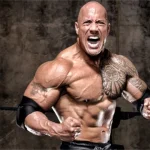 Dwayne Johnson derruba seu próprio portão no braço após ficar preso do lado de dentro de sua casa 'Não tive 45 minutos para esperar'