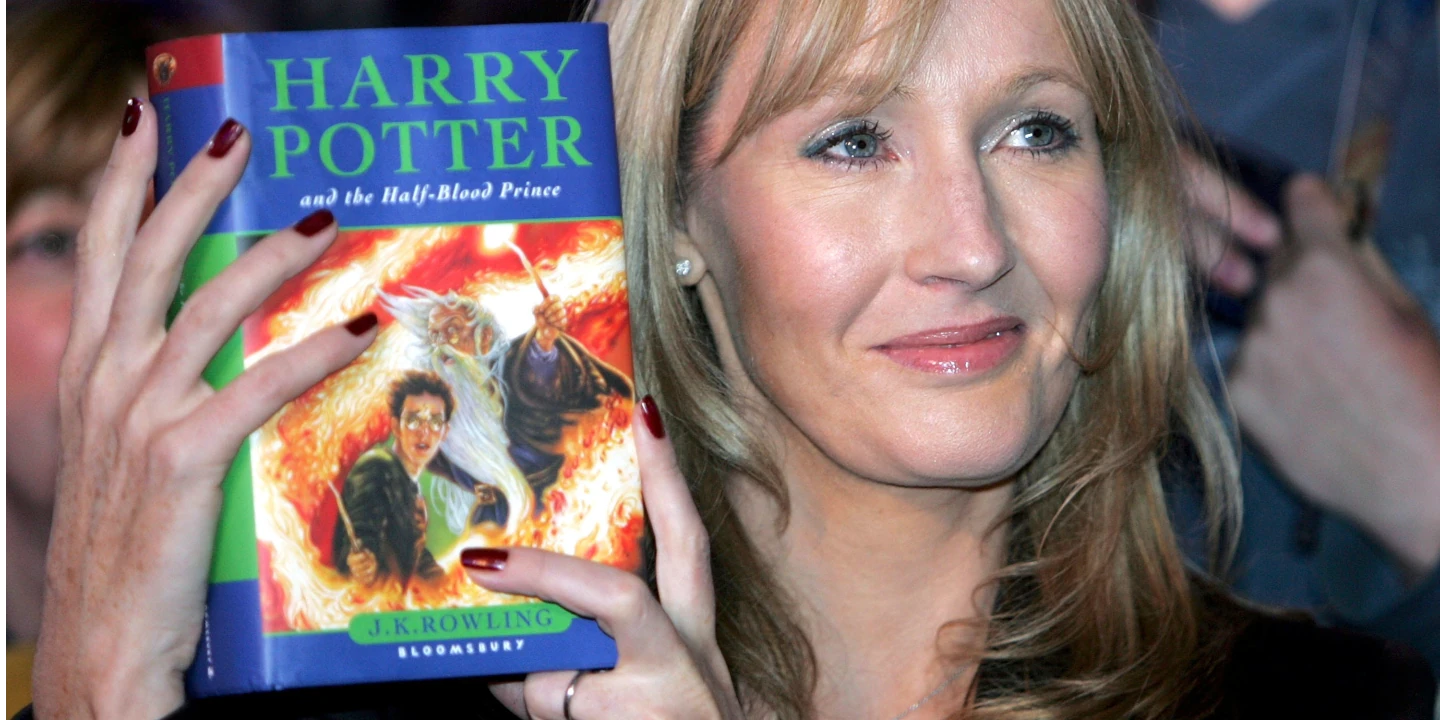 Apresentadora do podcast JK Rowling afirma que Harry Potter ajudou a salvar livros LGBT+ 1