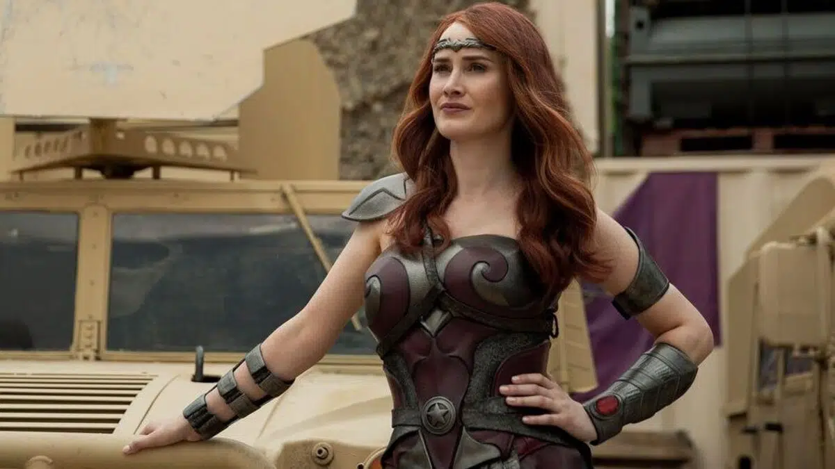 O showrunner de 'The Boys' Eric Kripke revelou que a série da Amazon mudou o resultado do sacrifício da rainha Maeve para evitar que 'personagens gays e bissexuais sejam mortos'