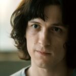 Tom Holland revela sua luta contínua com sobriedade e saúde mental