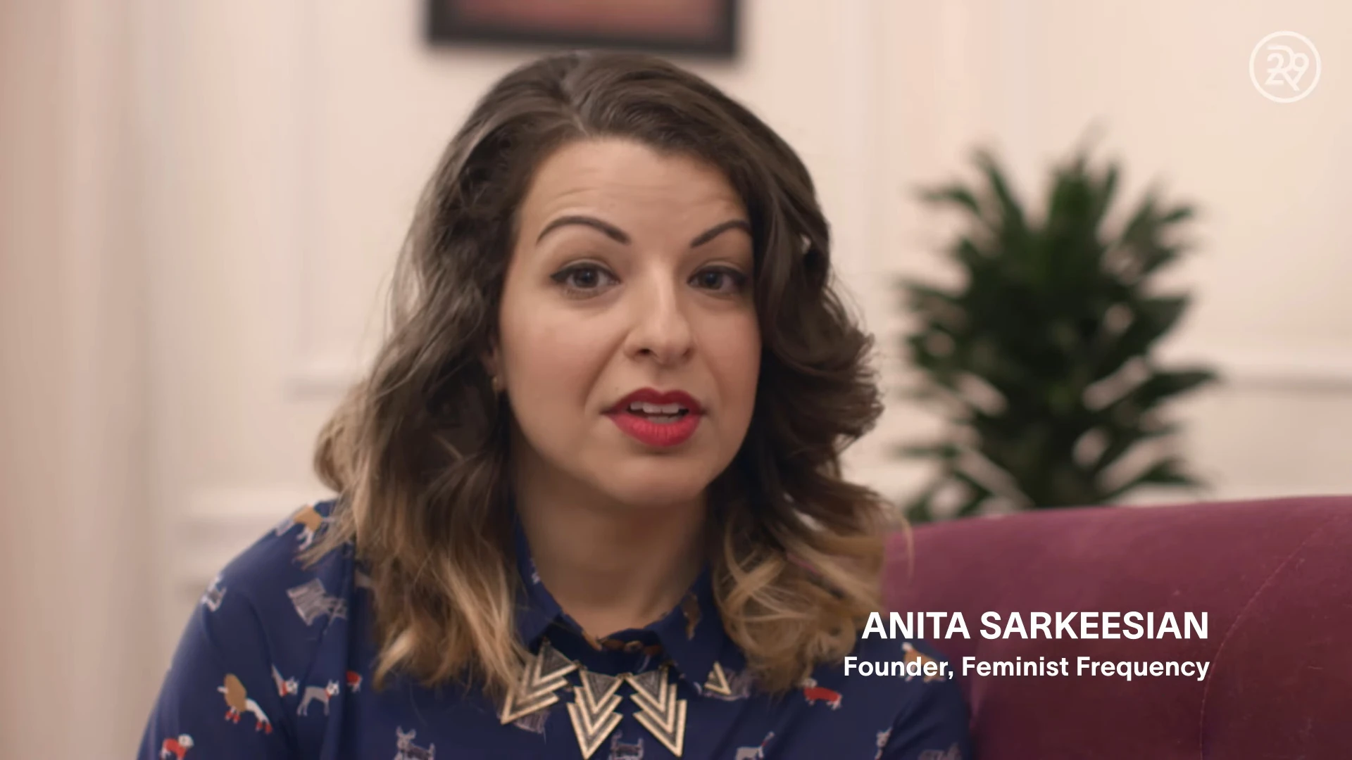 Anita Sarkeesian encerra a 'Feminist Frequency' após 14 anos de ativismo nos videogames