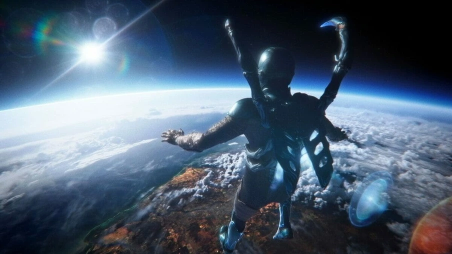 Besouro Azul corta ônibus ao meio em clipe do filme