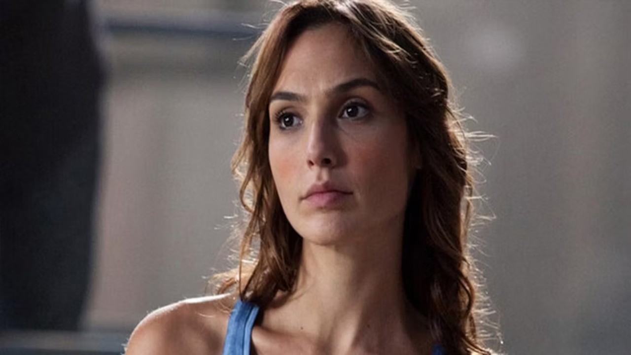 Gal Gadot responde ao elenco de fãs de James Bond