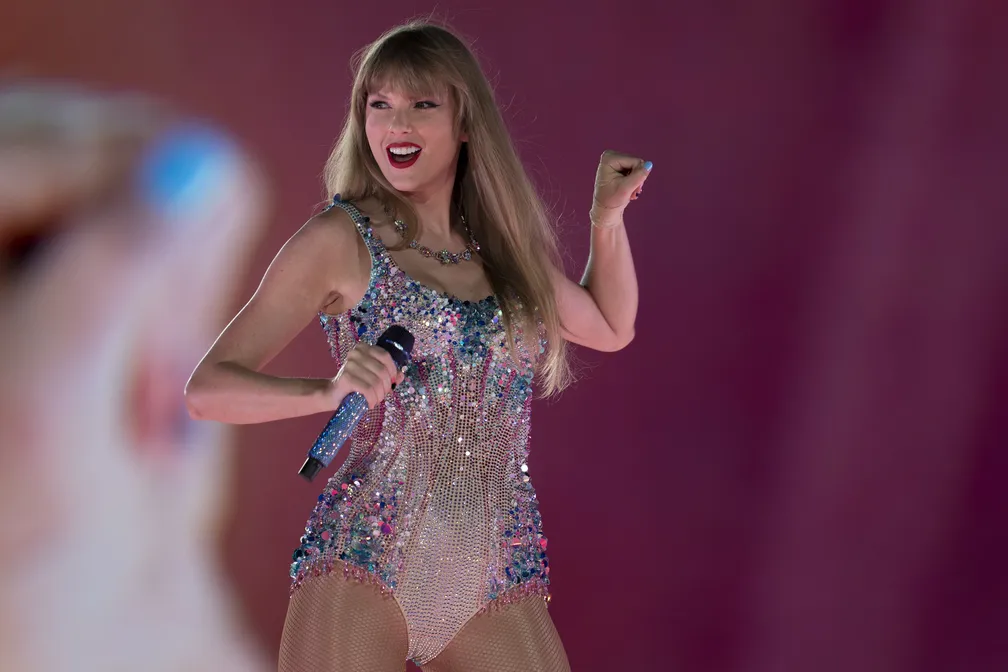 Taylor Swift vende mais ingressos em pré-venda para 'The Eras Tour' apenas nos cinemas AMC do que 'Blue Beetle' em todo o fim de semana nos Estados Unidos