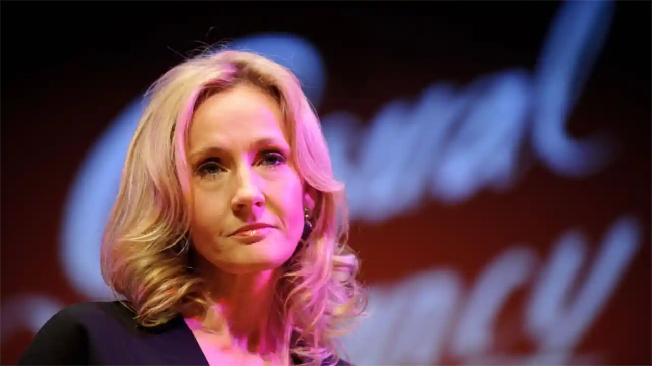 JK Rowling diz 'Estou tão cansada disso' depois que Sky News descreve o assassino transgênero como uma 'mulher': 'Isso não é uma mulher. Estes não são nossos crimes'