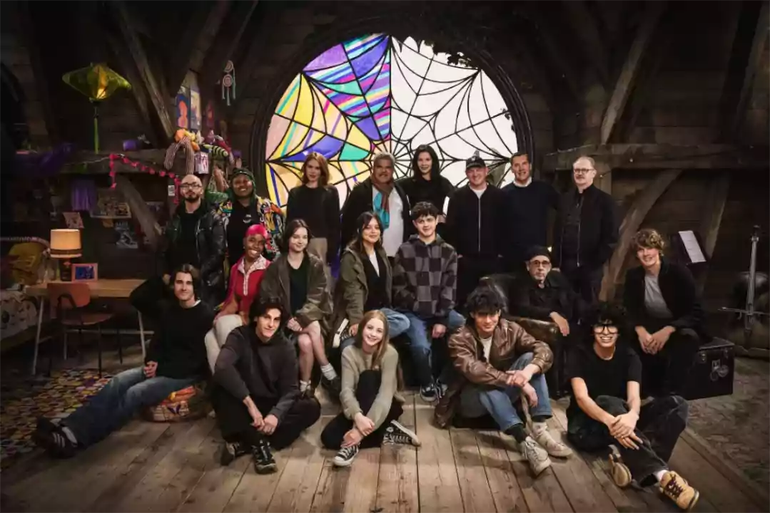 A 2ª temporada de 'Wandinha' anuncia o elenco completo no início das filmagens: 'Percy Hynes White' saiu da série
