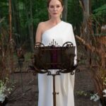 Sirens: Netflix anuncia nova minissérie de humor negro com Julianne Moore
