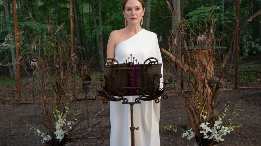 Sirens: Netflix anuncia nova minissérie de humor negro com Julianne Moore
