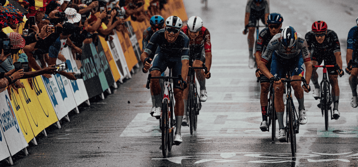 “Sprintar não é um PlayStation”: Jonathan Milan vence etapa 17 do Tour de France 2025 com Lidl-Trek dominando até na chuva