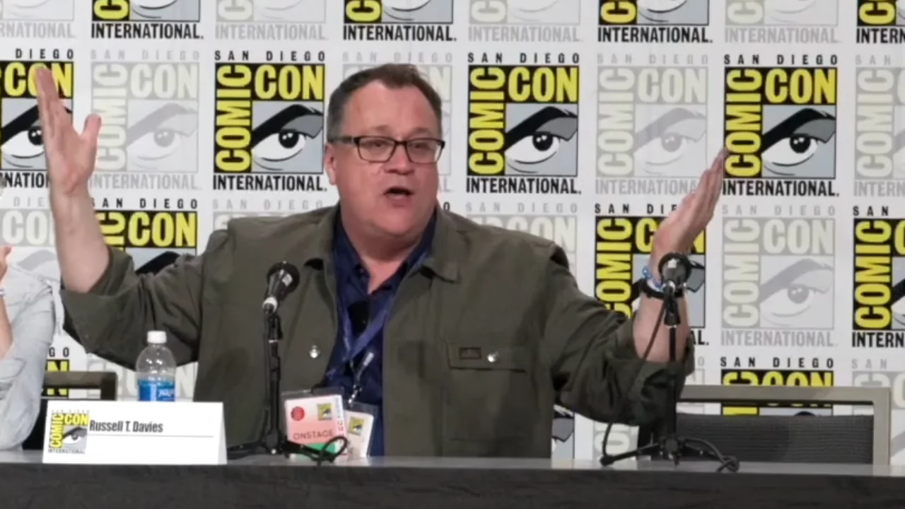 Russell T. Davies na San Diego Comic-Con via Doctor Who no YouTube