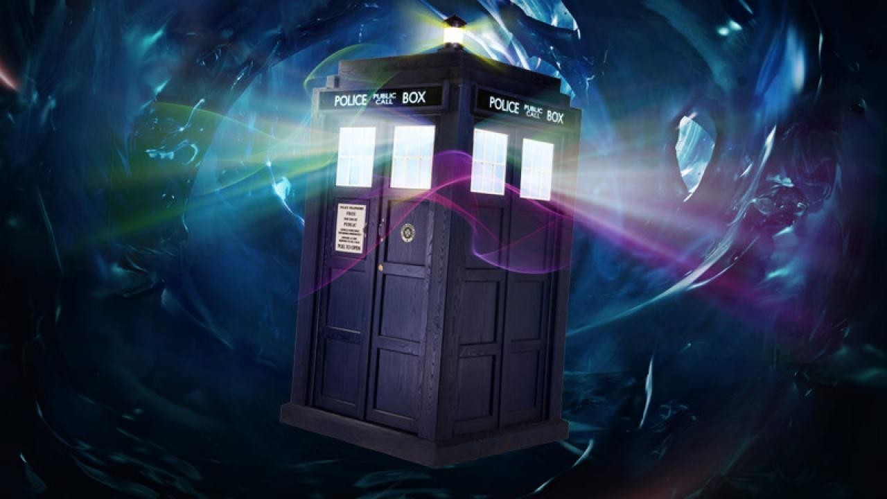 A TARDIS é a nave espacial que viaja no tempo e na dimensão relativa, usada pelo Doutor na série de televisão Doctor Who.