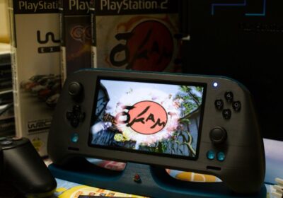 Modder cria portátil de PlayStation 2 do zero com placa reverse-engineered (FPGA) — entenda o projeto