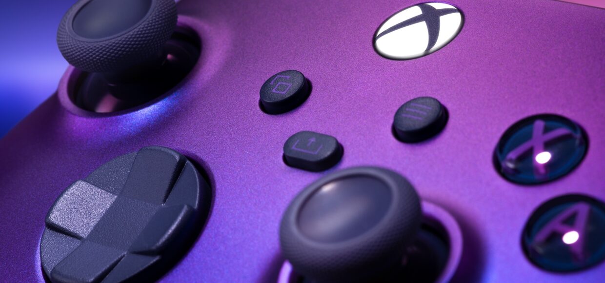 Microsoft sinaliza mudança: Xbox pode parar de exibir logos de concorrentes em eventos