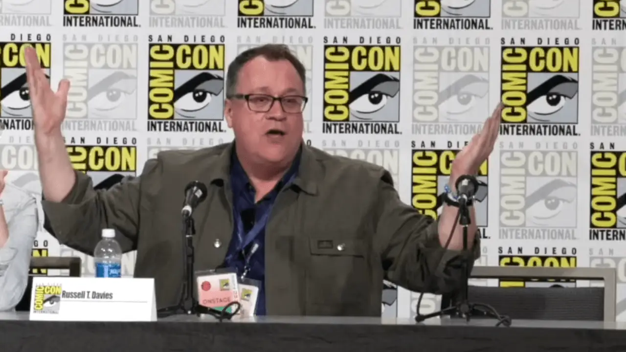 Russell T. Davies na San Diego Comic-Con via Doctor Who no YouTube