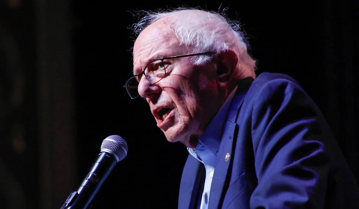 Bernie Sanders critica a Microsoft por aumento no preço do Xbox e cortes na divisão de games