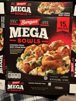 مراجعة المستهلك - سلامة الغذاء Dollar Tree, 3550 SE Powell Blvd, Portland, OR, USA Yesterday A Banquet Chicken Fried Beef Steak fro... صورة فوتوغرافية #2