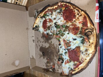 Consumer Review - Food Safety MOD Pizza, Taylor Street, Houston, TX, USA My order: 11/17/2023 Mod pizza MOD. (17-inch pizza), Glut... photo #1