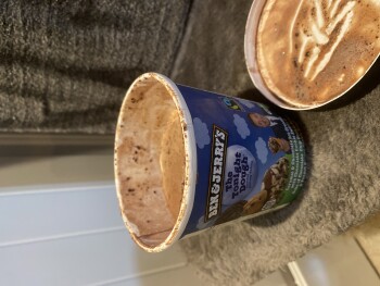 Reseña del consumidor - Seguridad alimentaria Ben & jerry Tonights Dough, Real Canadian Superstore Parkedale Avenue, Parkedale Avenue, Brockville,... foto #1