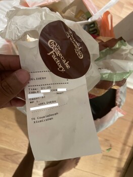 Verbraucherbewertung – Lebensmittelsicherheit The Cheesecake Factory, Green Hills Village Drive, Nashville, TN, USA Ordered it for delivery . Ate... Foto #2
