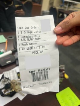 Informe de seguridad alimentaria del consumidor McDonald's, 719 West Vine Street, Kissimmee, FL, USA We ordered food and there was a bug in the panc... foto #2