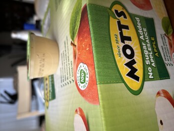 Reseña del consumidor - Seguridad alimentaria Sam's Club, Canal Road, Brunswick, GA, USA I have been buying the cases of Mott’s No Sugar Added app... foto #2