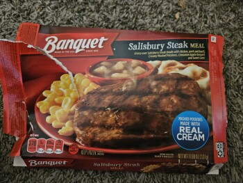Reseña del consumidor - Seguridad alimentaria Banquet Salisbury steak meal, and Velveeta shells and cheese, Walmart Supercenter, West Reno Avenue,... foto #2