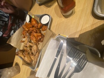 Consumer Review - Food Safety Buffalo Wild Wings, Badlands Drive, Brandon, FL, USA Last night around 11pm Buffalo wild wings n/a photo #2