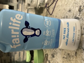 Consumer Review - Food Safety Fresh Thyme Market, Clairton Boulevard, Pleasant Hills, PA, USA Purchased the fat free Fairlife milk... photo #2