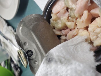 Consumer Review - Food Safety Kroger Marketplace, South Columbia Avenue, Rincon, GA, USA KROGER Chunk Canned Chicken Bad seal on p... photo #3