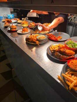 Consumer Review - Food Safety Nando's Canary Wharf - Cabot Place, South Colonnade, London, UK Fuimos a comer y nos pedimos el poll... photo #1