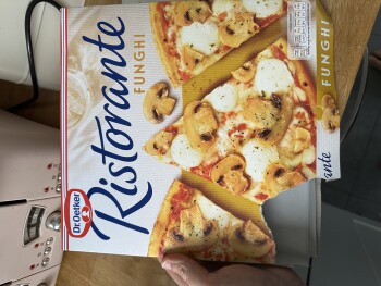 Avis du consommateur - Sécurité alimentaire Dr Oetker Fungi Pizza, Tesco Superstore, Edgington Way, Orpington, Sidcup, UK I ate the frozen pizza... photo #1