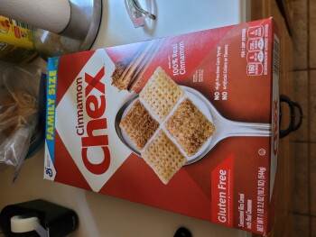 Reseña del consumidor - Seguridad alimentaria Cinnamon Chex Cereal, Walmart Supercenter, Colony Place, Plymouth, Massachusetts, USA About 3 to 4 h... foto #2