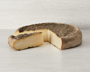 Food Recall France Saint Nectaire cheese made from raw milk recalled due to Listeria French dairy company Mons h... photo #1