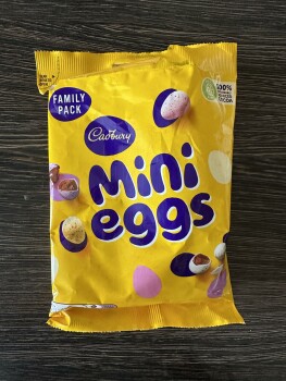 Consumer Review - Food Safety Cadbury Mini Eggs, Iceland Supermarket Stocksbridge, Fox Valley Way, Stocksbridge, Sheffield, UK I b... photo #2