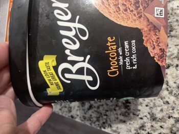 Reseña del consumidor - Seguridad alimentaria Breyer's Ice-cream, Dollar Tree, Greenwood, IN, USA I took pictures of it because I’m so sick
 Righ... foto #4
