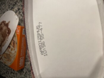 Reseña del consumidor - Seguridad alimentaria Breyer's Ice-cream, Dollar Tree, Greenwood, IN, USA I took pictures of it because I’m so sick
 Righ... foto #6