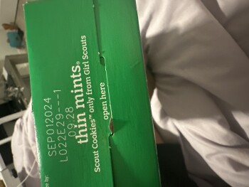 Avaliação do consumidor - Segurança alimentar Girl Scout Cookies, Puyallup, WA, USA From a little girl here in Puyallup, WA in front of Safeway,... foto #2