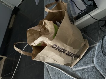 Consumer Review - Food Safety Burger King, Avenue de Verdun, Olivet, France Bonjour, j'ai mangé Burger King hier avec mon ami. Il... photo #1