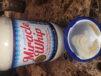 Verbraucherbewertung – Lebensmittelsicherheit Miracle Whip, Sam's Club, Veterans Memorial Parkway, St Charles, MO, USA Just opened the 2nd jar of... Foto #2