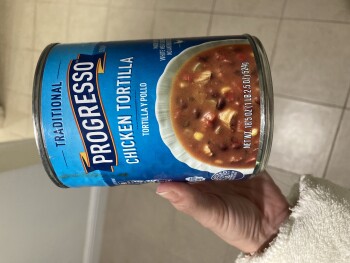 Avaliação do consumidor - Segurança alimentar Pearl Harbor Commissary, Bougainville Drive, Pearl Harbor, HI, USA I ate half a can of Progresso chi... foto #1