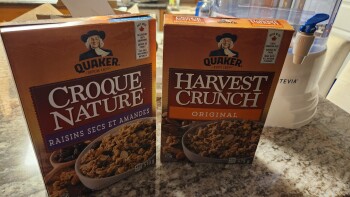 Consumer Review - Food Safety Quaker Harvest Crunch, Safeway South Hill Mall, 2 Avenue West, Prince Albert, SK, Canada Arpril 3 rd... photo #1