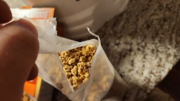 Consumer Review - Food Safety Quaker Harvest Crunch, Safeway South Hill Mall, 2 Avenue West, Prince Albert, SK, Canada Arpril 3 rd... photo #6