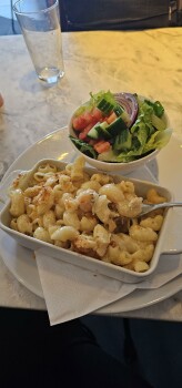 Consumer Review - Food Safety Heathrow Airport (LHR), Hounslow, UK Seafood Mac & cheese LHR airport restaurant with The large wind... photo #2