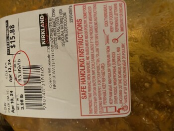 Verbraucherbewertung – Lebensmittelsicherheit Costco Wholesale, North Plainfield, NJ, USA Large container of Chili from Costco. 
Cross contaminat... Foto #3