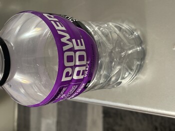 Avis du consommateur - Sécurité alimentaire Wawa, Academy Road, Philadelphia, PA, USA Grabbed a 20oz grape Powerade on my way into work @ 5:30am... photo #2