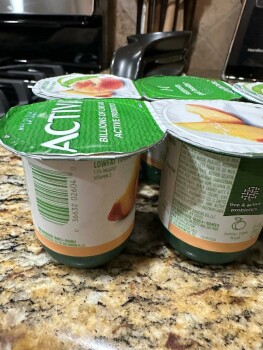 Consumer Food Safety Report Activia Yogurt, Kroger, Spencer Highway, Pasadena, TX, USA I took one bite of the one next to it and... photo #3