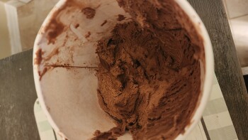 Verbraucherbewertung – Lebensmittelsicherheit Dollar General, Marigold Avenue, Poinciana, FL, USA Edy's Chocolate  Triple Fudge Brownie Ice Cream... Foto #2
